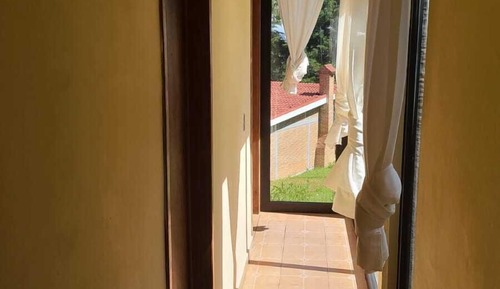 Basic Cabin, Balcony