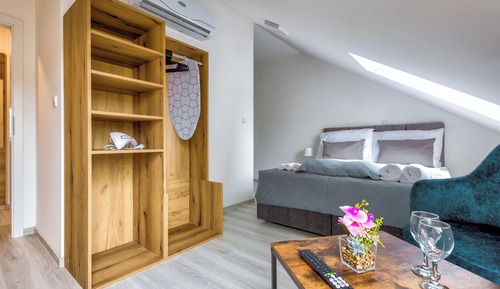 City Studio, 1 King Bed