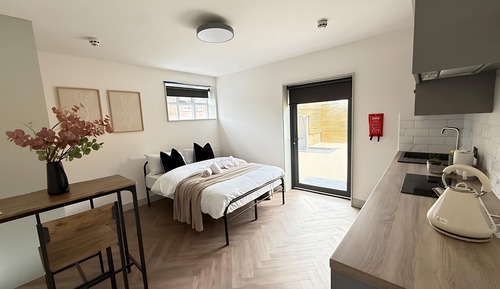 Luxury Studio, Kitchen, Garden Area