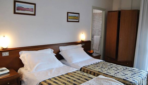 Double Room (2 single beds)