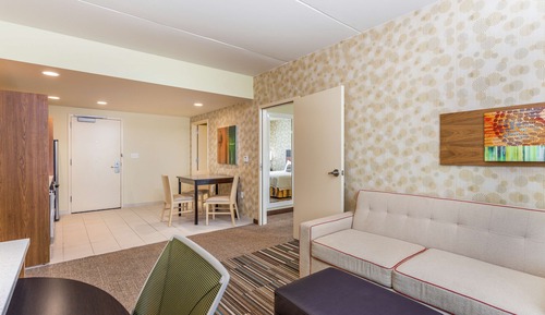 King One Bedroom Bathtub Accessible
