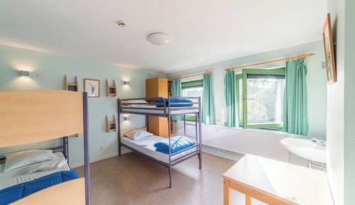 Shared Dormitory, Men only