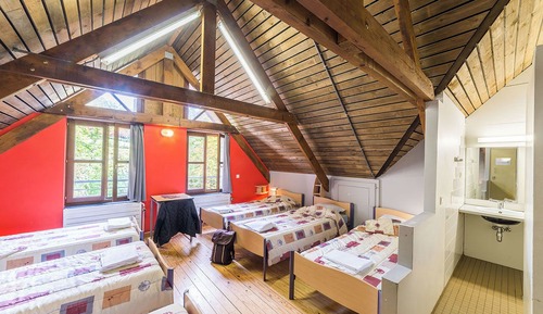 Classic Shared Dormitory, Women only