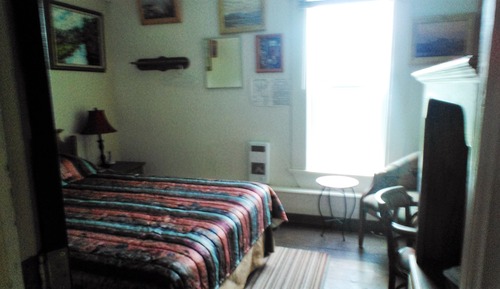 Basic Room, 1 Queen Bed