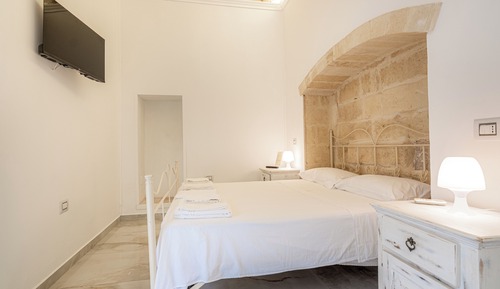 Basic Room, No Windows