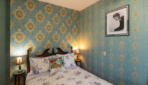 Room, 1 Queen Bed (3)