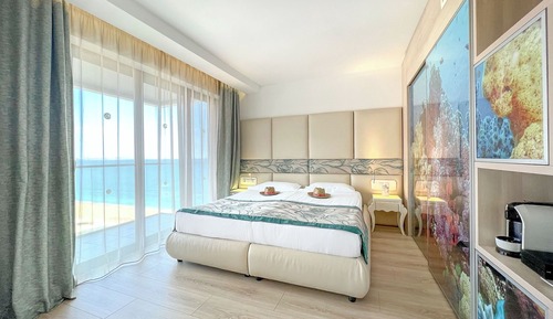 Junior Suite, Side Sea View (Free Beach Access, Safe, Minibar)