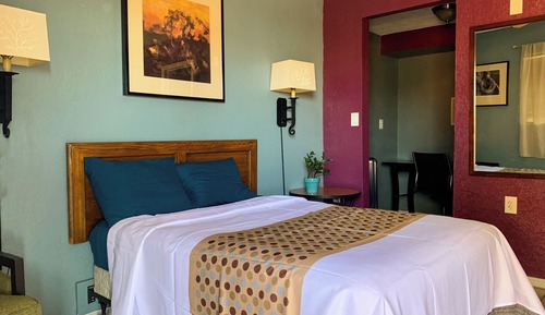 Room, 1 Queen Bed, Non Smoking, Refrigerator & Microwave
