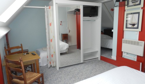 Quadruple Room with SKYLIGHT (4 adults + 1 child)