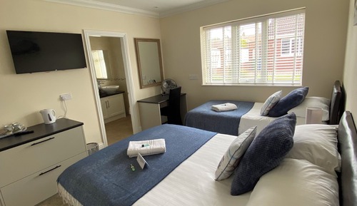 Room (A2 Luxury Room)