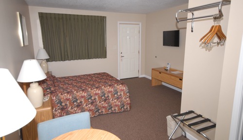 Deluxe Room, 1 Queen Bed, Non Smoking, Refrigerator & Microwave