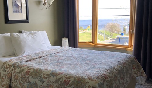 Standard Double Room, 1 Queen Bed, River View