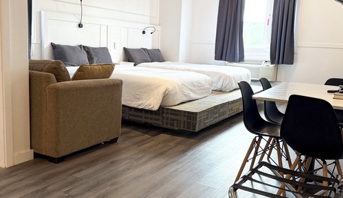 Deluxe Suite