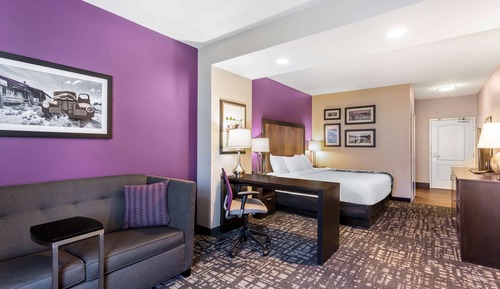 Deluxe Suite, 1 King Bed, Non Smoking