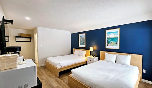 Basic Room, 2 Queen Beds (Pet Friendly)