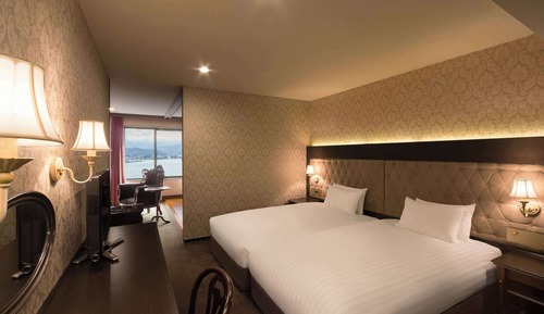 Standard Suite, 2 Twin Beds, Lake View
