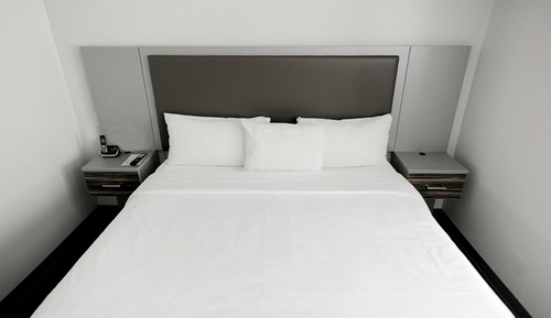 Suite, 1 King Bed, Accessible, Kitchenette