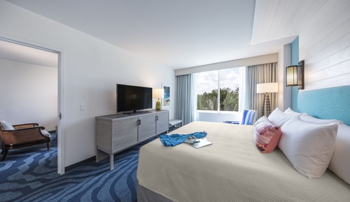 Sapphire Suite (Includes Early Park Admission*)