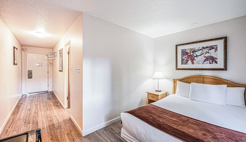 Standard Room, 1 Queen Bed