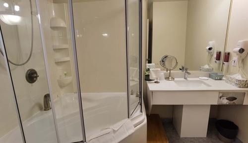 Deluxe Room, 1 Queen Bed, Jetted Tub