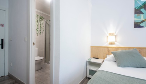 Twin Room, Courtyard Area (Interior)