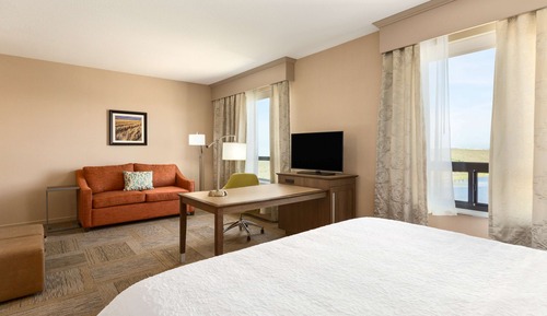 Studio, 1 King Bed, Non Smoking, Refrigerator & Microwave (With Wet Bar, Water View)