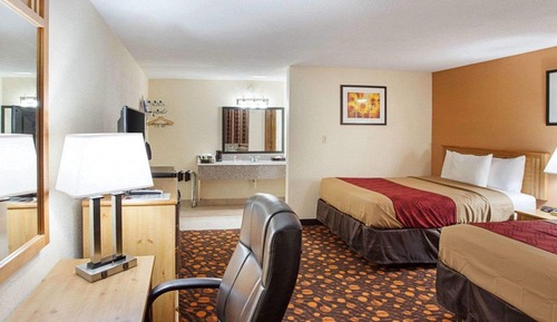 Standard Room, 2 Queen Beds, Non Smoking