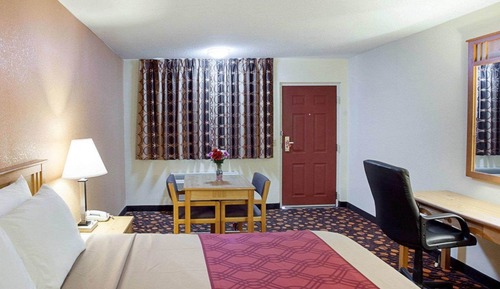 Standard Room, 1 King Bed, Non Smoking (Bathtub Only)