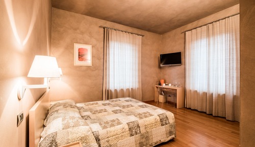 Deluxe Double Room, 1 Double Bed, Private Bathroom, Park View