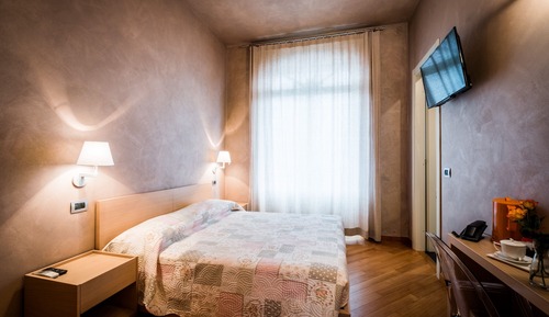 Classic Double or Twin Room, Private Bathroom, Park View