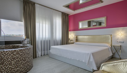 Superior Suite, 1 King Bed, Hot Tub (Balcón)