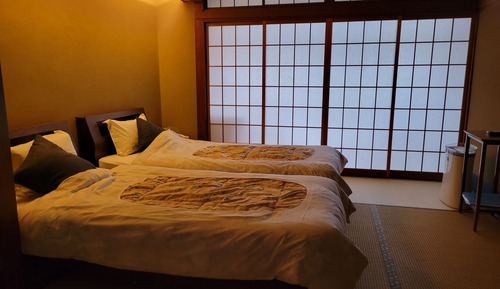Basic Twin Room, 2 Twin Beds, Non Smoking, Shared Bathroom