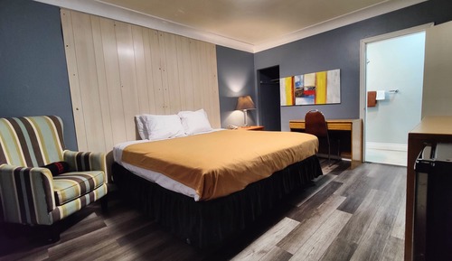 Signature Room, 1 King Bed, Smoking