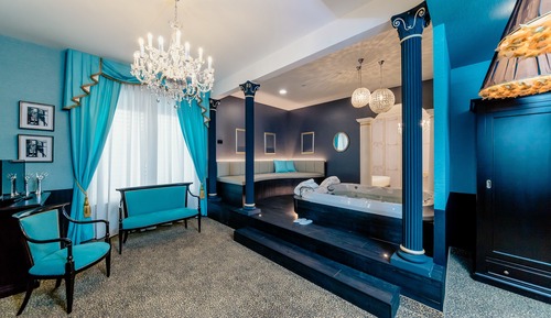 Luxury Studio Suite, 1 King Bed (Direct access)