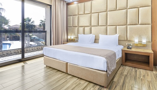 Deluxe Room, Pool View