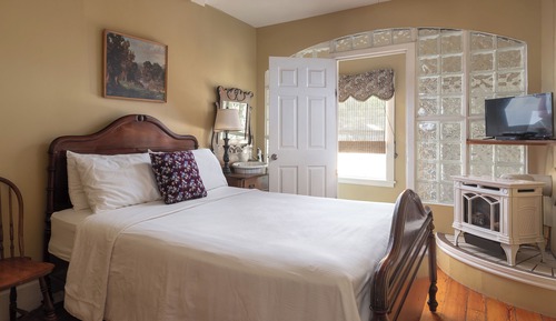 Standard Room, 1 Queen Bed