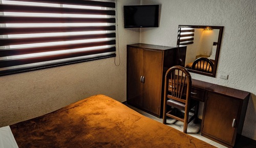 Business Triple Room, 1 King Bed