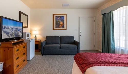 Deluxe Room, 2 Bedrooms (2 Queen Beds and 1 Queen Sofa Bed)