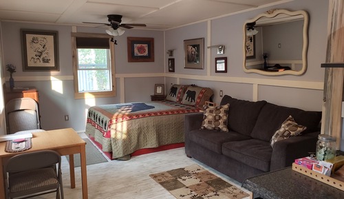 Cabin, 1 Queen Bed with Sofa bed (Mooseberry)