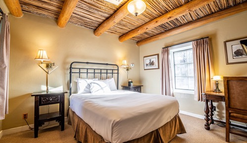 Room (Ramada Salas with 1 Queen)