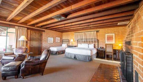 Room (Javalina Heights Casita King & Twin)