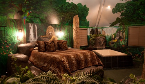 Suite, 1 Queen Bed (Jungle Falls Suite)