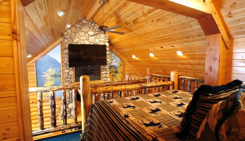 Suite, 1 Queen Bed (Rocky Mountain Cabin Suite)