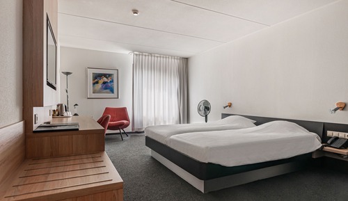 Standard Room, 1 King Bed, Hot Tub, Marina View