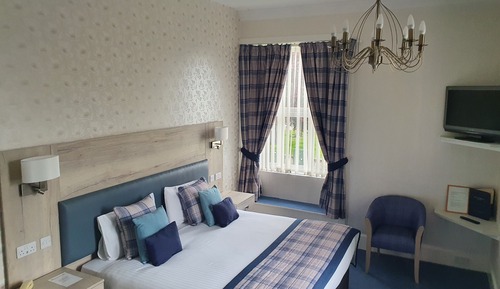 King Bed/ Twin Room