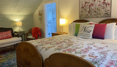 Premium Suite, 1 King Bed, Microwave