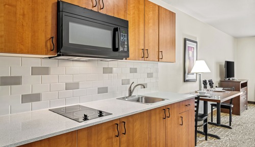Deluxe Suite, 1 Queen Bed with Sofa bed, Mobility Accessible