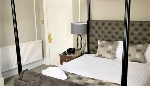 Four Poster Room