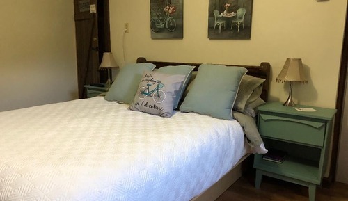 Basic Room, 1 Queen Bed (4)