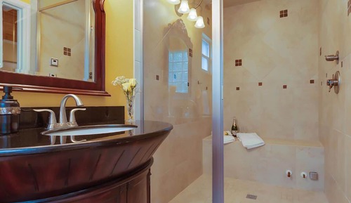 Standard Double Room, Ensuite (Golden Mango )